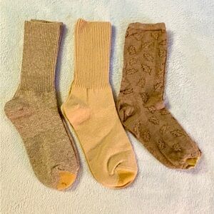 Women Gold Toe Above Ankle Socks, 3 Pair, New & Newish, Light to Medium Brown